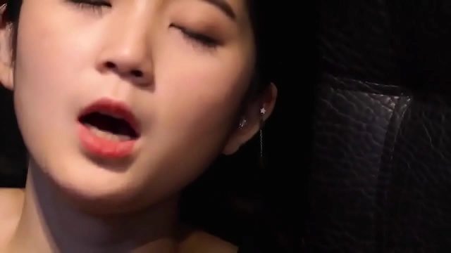 Sex Hàn Quốc hay – Đang thủ dâm bị anh trai phát hiện và cái kết